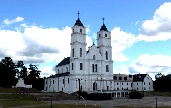 LATGALE : ZILO EZERU ZEME!